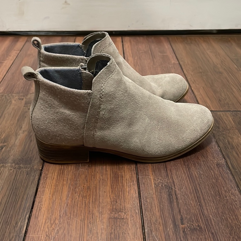 Toms suede booties 6.5